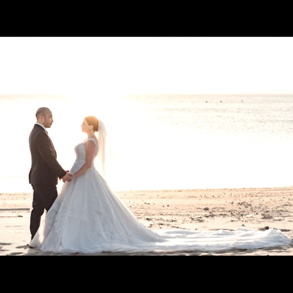 Wedding dress - Picture 3 of 6